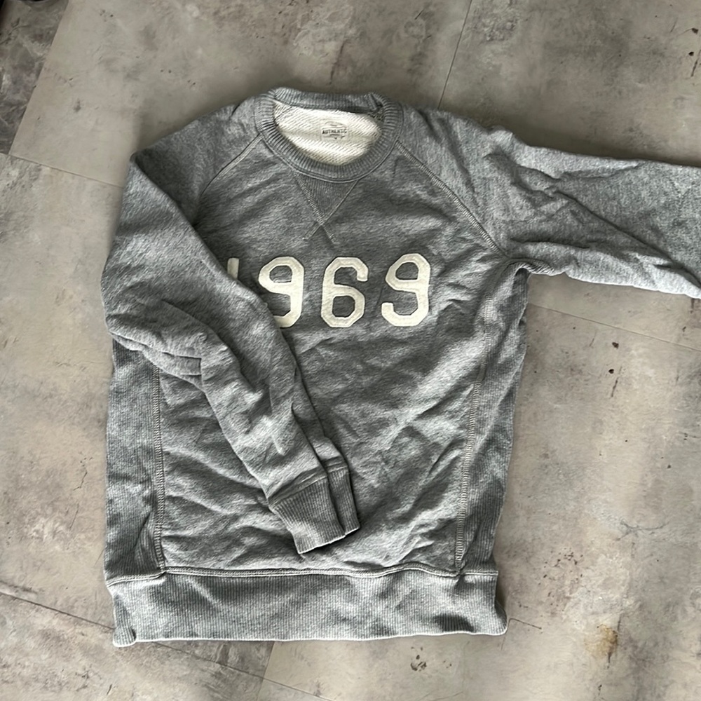 Grey sweatshirt